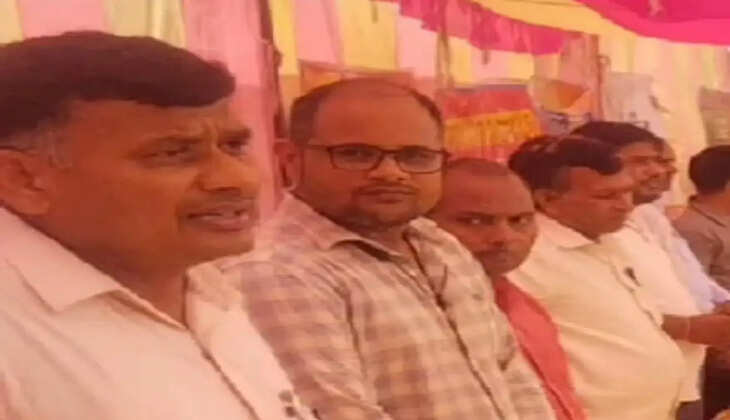 सेवा समाधान शिविर में एडीओ की जगह मिला सफाईकर्मी, एसडीएम ने लगाई फटकार