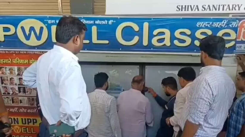 चन्दौली में सील हुआ कोचिंग सेंटर, दिल्ली की घटना के बाद अलर्ट मोड में जिला प्रशासन और विकास प्राधिकरण