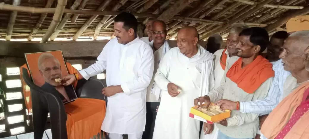 भाजपा नेता सूर्यमुनी तिवारी के नेतृत्व में भाजपाजनो ने मनाया प्रधानमंत्री का 72वां जन्मदिवस