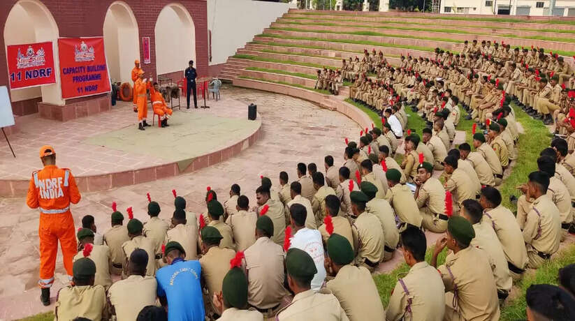 सयुक्त वार्षिक प्रशिक्षण शिविर में एनडीआरएफ की टीम ने सीबीपी प्रोग्राम चला कैडेट्स को किया जागरूक