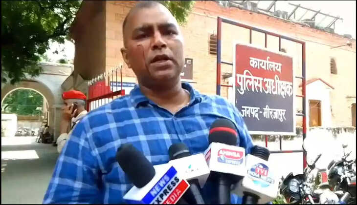 Mirzapur News: न्यायालय में तारीख पर आए व्यक्ति के साथ कचहरी के बाहर हुई मारपीट, अफरा-तफरी का बना माहौल