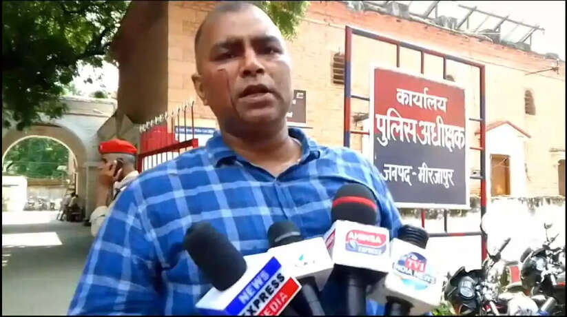 Mirzapur News: न्यायालय में तारीख पर आए व्यक्ति के साथ कचहरी के बाहर हुई मारपीट, अफरा-तफरी का बना माहौल