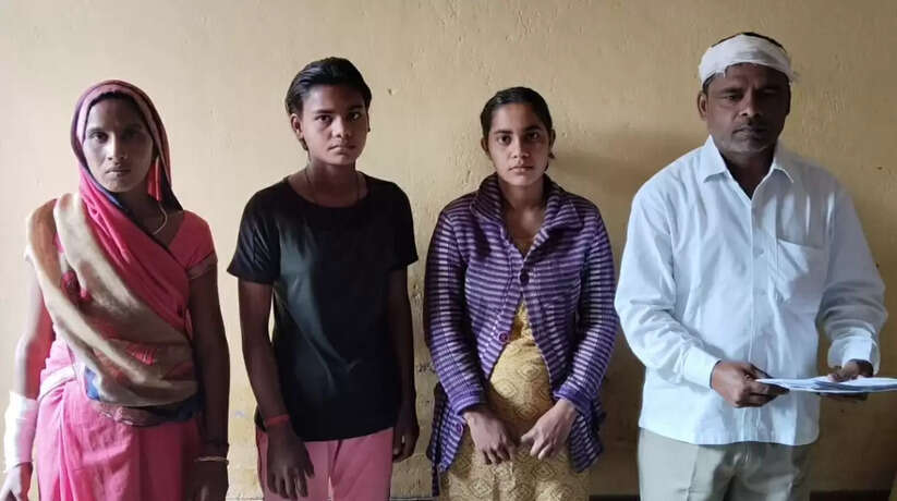 चंदौली में दबंगों ने बरपाया कहर, फावड़े व लाठी डंडे से पीटकर एक परिवार को किया लहूलुहान