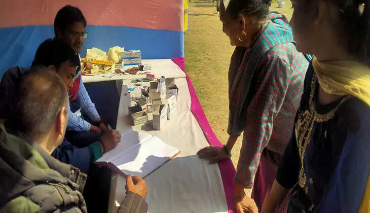 Varanasi News: संत रविदास जयंती में शामिल होने के लिए बड़ी संख्या में पहुंचे एन आर आई