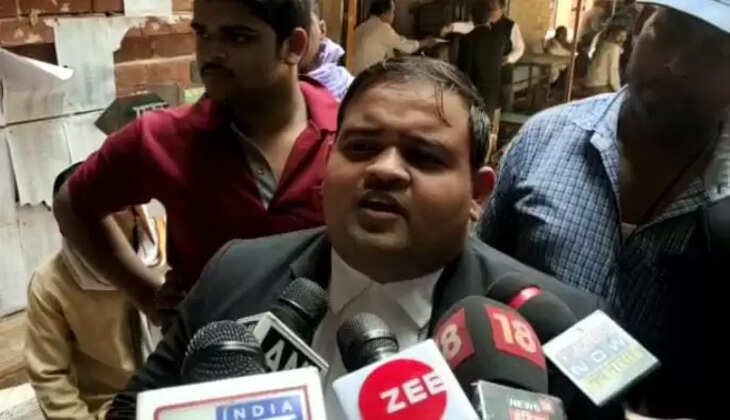 जानें क्या हैं पूरा मामला  यह मामला 18 अगस्त 2021 का है, जब दिल्ली की रहने वाली राखी सिंह, लक्ष्मी देवी, सीता शाहू, मंजू व्यास और रेखा पाठक की ओर से कोर्ट में एक याचिका दायर कर श्रृंगार माता के नियमित दर्शन और पूजा-अर्चना करने की इजाजत माँगी थी।