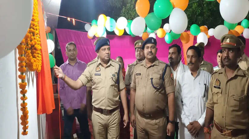 Ayodhya News: पुलिस चौकी के नवनिर्मित कमरों का एसपी ग्रामीण ने किया फीता काटकर शुभारंभ