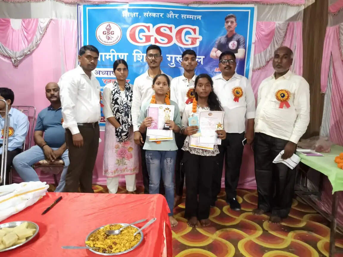 यह परीक्षा धानापुर कस्बे के नहर ब्लॉक स्थित सम्राट कटरा परिसर में आयोजित की गई। परीक्षा का उद्देश्य विद्यार्थियों की तैयारी का मूल्यांकन करना और उन्हें नवोदय विद्यालय प्रवेश परीक्षा के लिए बेहतर मार्गदर्शन प्रदान करना था। परीक्षा समाप्त होने के बाद उत्कृष्ट प्रदर्शन करने वाले विद्यार्थियों को सम्मानित भी किया गया।