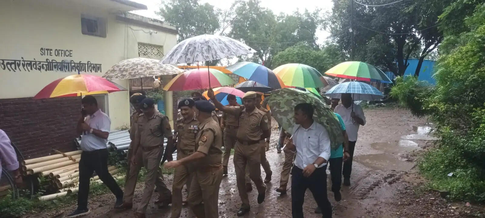 प्रशासन की ओर से एयर शो से जुड़ी यातायात व्यवस्था और अन्य महत्वपूर्ण जानकारियां मीडिया के माध्यम से आम लोगों तक पहुंचाई जाएंगी। अधिकारियों ने सभी संबंधित विभागों को समय से तैयारियां पूरी करने के निर्देश दिए हैं।