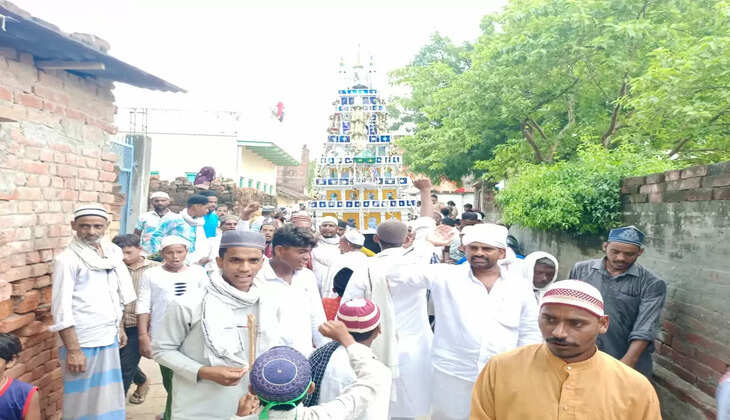 कर्बला दूर है, जाना जरूर है, या हुसैंन, या हुसैंन की गूंँज के साथ ताजिया हुई ठंडी