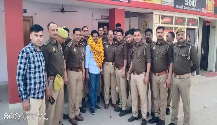 अयोध्या: स्थानांतरण होने पर कोतवाली प्रभारी सुमित कुमार श्रीवास्तव को दी गई विदाई