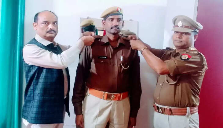 मिर्ज़ापुर में प्रमोशन पाए होमगार्ड के जवान को मण्डलीय कमाण्डेंट ने&nbsp;कंधे पर लगाया स्टार