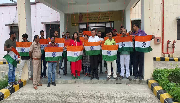 अयोध्या में परिवहन अधिकारी ए आर टी ओ रितु सिंह की अध्यक्षता में हर घर तिरंगा अभियान कार्यक्रम हुआ संपन्न