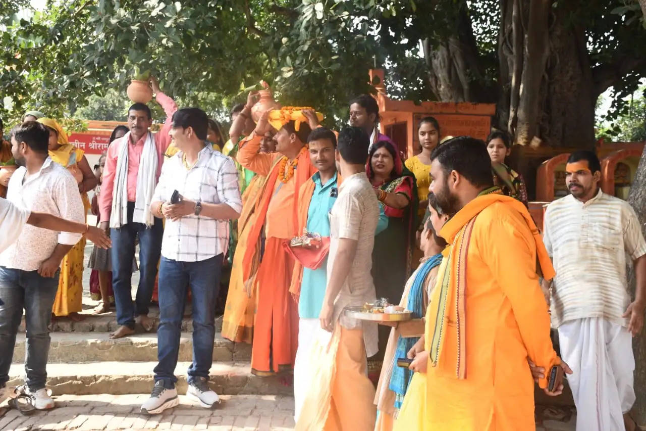 Ayodhya News: कलश यात्रा के साथ नन्दीग्राम महोत्सव की हुई शुरूआत, हजारों राम भक्तों संग हुई भारत कुंड परिचय की परिक्रमा