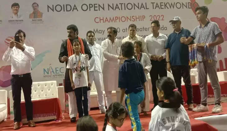 प्रयागराज की टीम द्वारा खेले गए नोएडा स्टेडियम में चल रहे ताइक्वांडो चैंपियनशिप में बच्चों ने जीता सिल्वर व ब्रॉन्ज मेडल