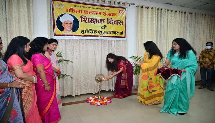 शिक्षक दिवस पुरस्कार वितरण समारोह के अवसर पर बरेका महाप्रबंधक मां को याद कर हुई भावूक &nbsp;