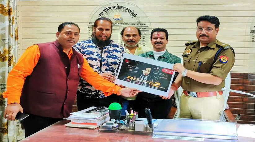 Raebareli News: अभिनेता गौरव कुमार पहुंचे रायबरेली, एसपी आलोक प्रियदर्शी, अपर पुलिस अधीक्षक नवीन कुमार सिंह से हुई शिष्टाचार भेंट