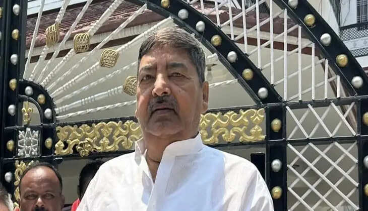 वाराणसी सर्किट हाउस में जिला योजना समिति के बैठक को चंदौली सासंद विरेन्द्र सिंह ने किया बहिष्कृत