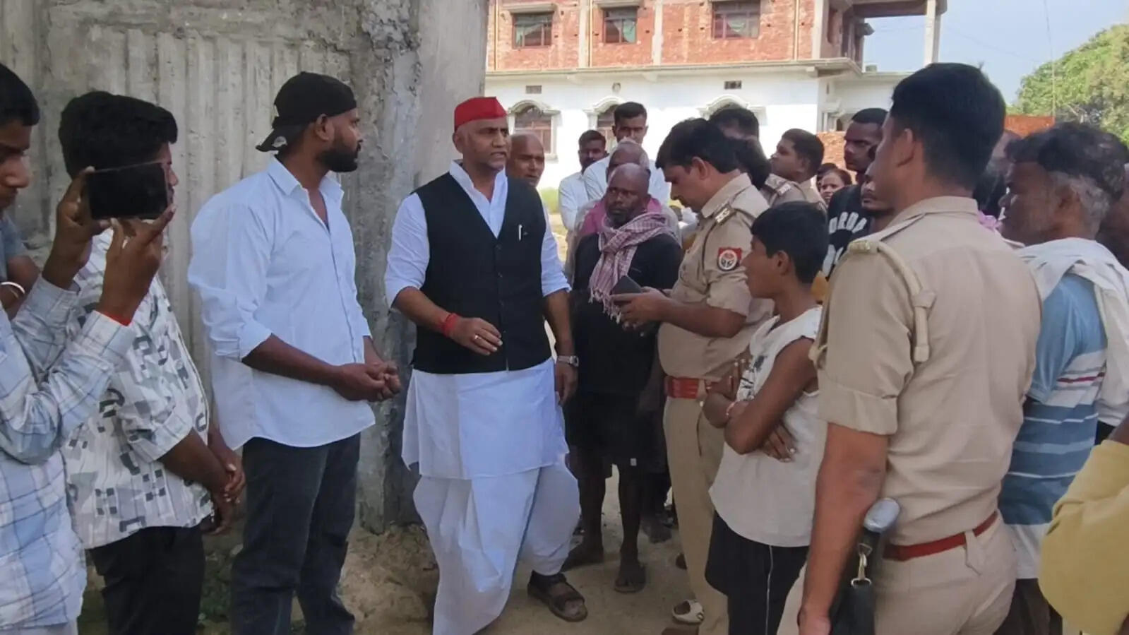 सड़क व पुल निर्माण में बड़े पैमाने पर हो रहा भ्रष्टाचारः मनोज सिंह डब्लू