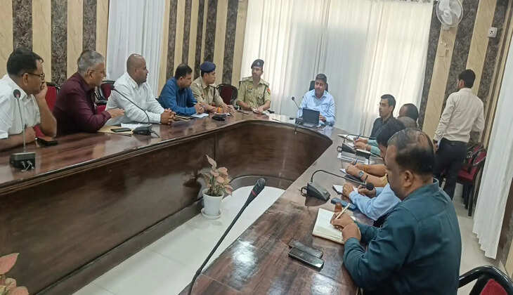 बिना रॉयल्टी बालू परिवहन पर डीएम सख्त, ओवरलोड वाहनों पर होगी कार्रवाई