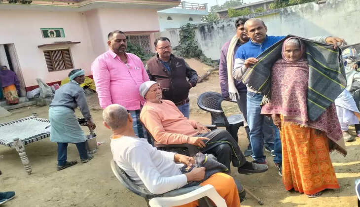 Chandauli News: गरीबों&nbsp;की सेवा ही ईश्वर की सेवा
