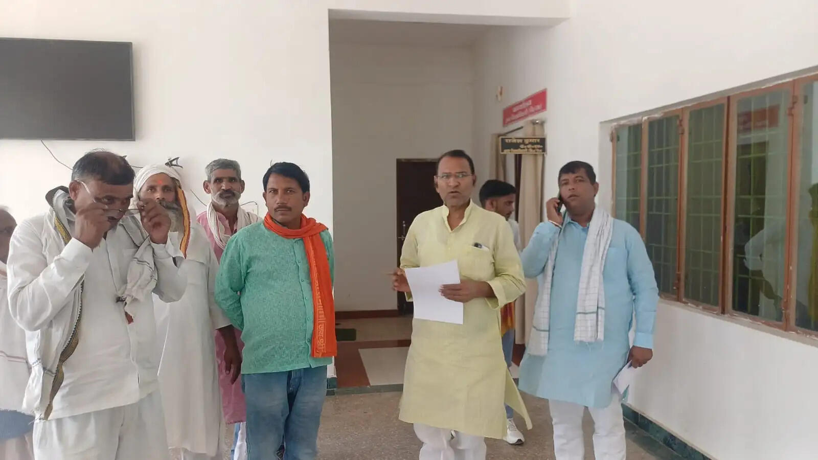 सरकारी भूमि अतिक्रमण के खि ज्ञापन