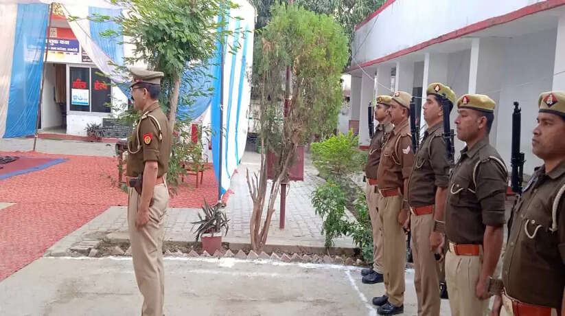 Rae Bareli News: अपर पुलिस अधीक्षक रायबरेली द्वारा थाना भदोखर का अर्धवार्षिक निरीक्षण