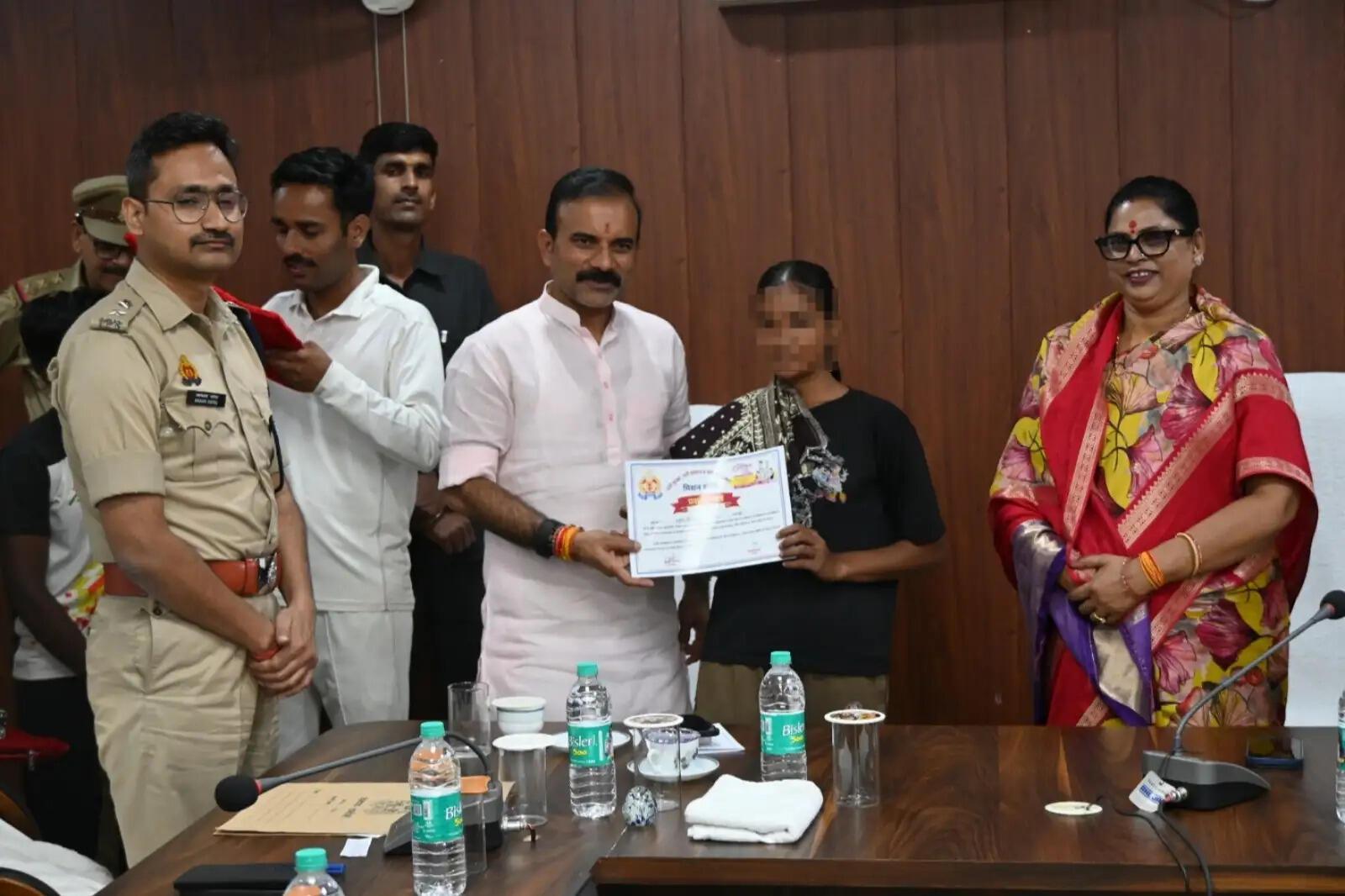 चंदौली में मिशन शक्ति 6.0 का आयोजन, खिलाड़ियों से लेकर महिला पुलिसकर्मियों तक को मिला सम्मान