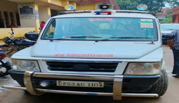 तहसील के जिम्मेदारों की गाड़ियों पर नहीं है&nbsp;हाई सिक्योरिटी नम्बर प्लेट,&nbsp;साहब नहीं मानते कोई नियम-कानून