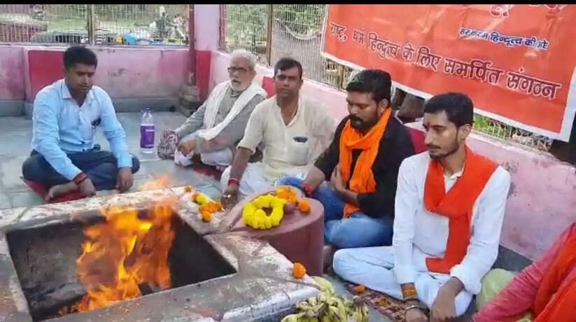 वाराणसी में राष्ट्रीय हिन्दू दल अध्यक्ष रोशन पाण्डेय ने लिया प्रण, कोर्ट के फैसले के बाद ही अन्न जल करेंगे ग्रहण