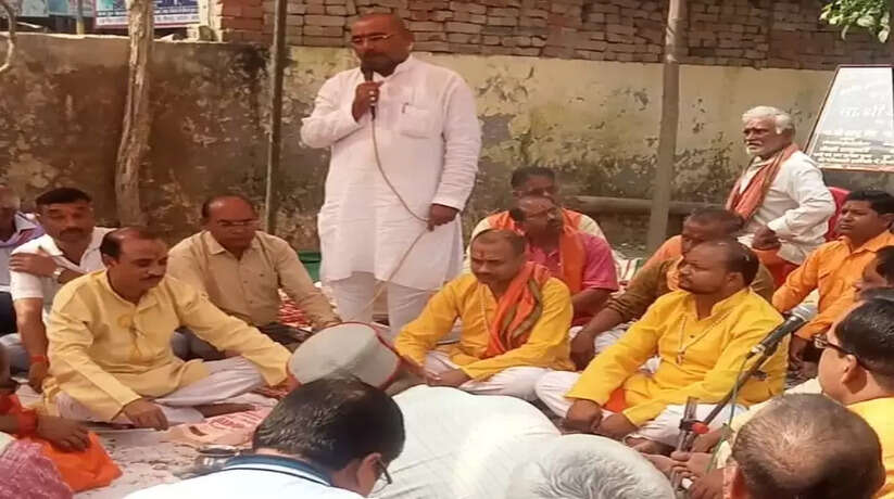 अयोध्या के दिवंगत कार्यसेवक राम अचल गुप्त की पुण्य तिथि पर उमड़े लोग