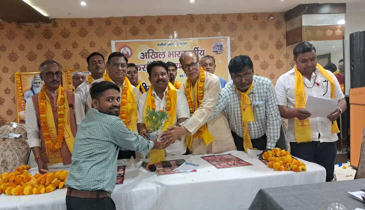 Varanasi News: अखिल भारतवर्षीय कसौंधन वैश्य महासभा की राष्ट्रीय कार्यसमिति में पदाधिकारियों का मनोनयन संपन्न हुआ