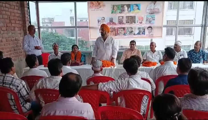 चौरसिया व्यापार मंडल की महत्वपूर्ण बैठक मलदहिया स्थित काशी पैलेस में सम्पन्न