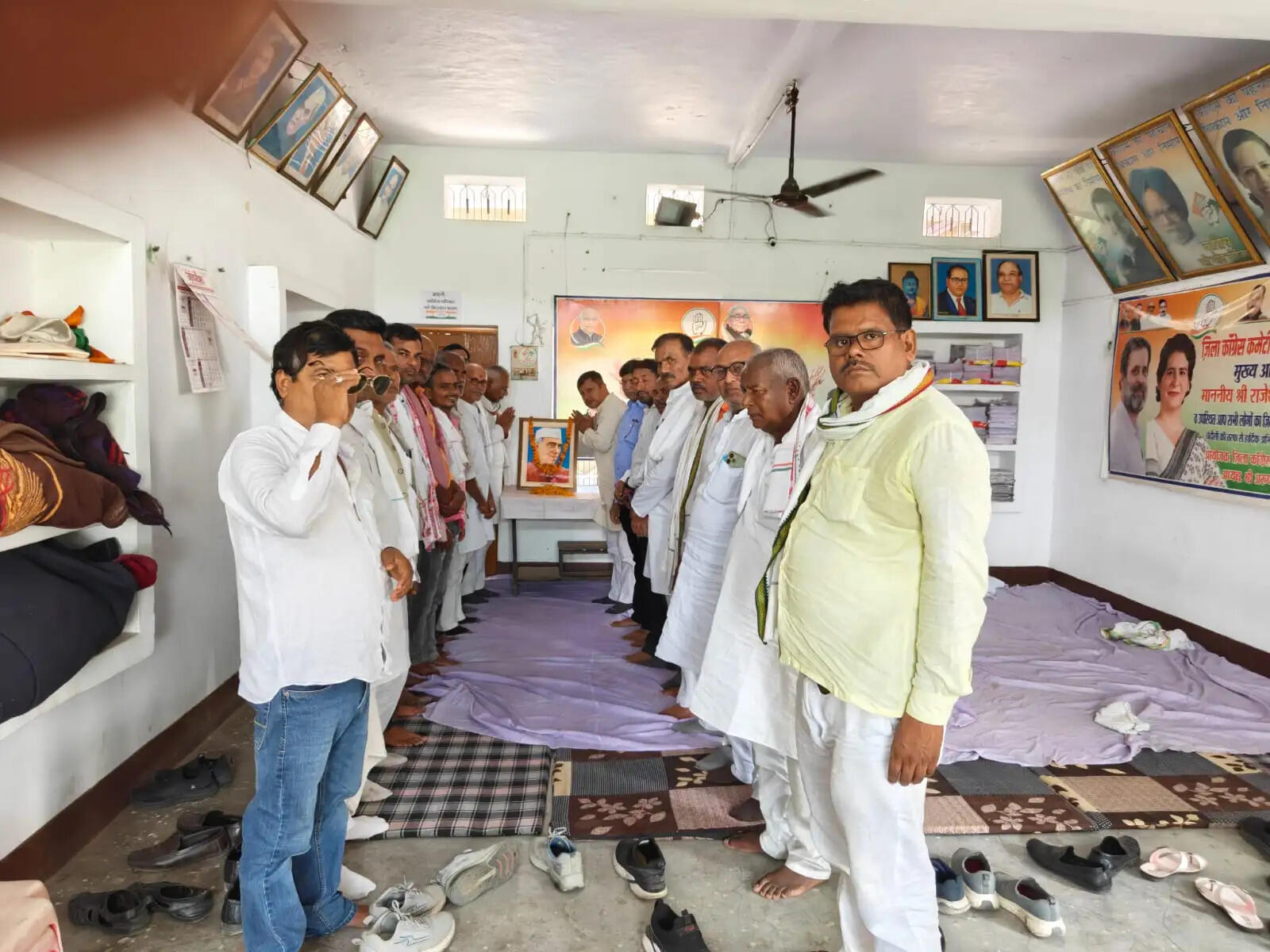 काँग्रेस जनों ने मनाई पंडित जवाहर लाल नेहरू की पुण्यतिथि