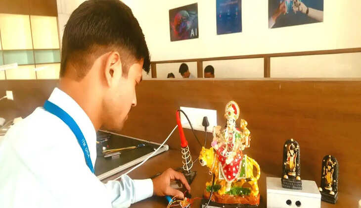 इंस्टीट्यूट ऑफ टेक्नोलॉजी एंड मैनेजमेंट के छात्र ने बनाया विशेष सुरक्षा युक्त मूर्ति