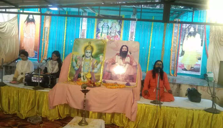 Varanasi News: ब्रह्मनिष्ठ सतगुरु ही मानव को अध्यात्म की राह दिखाते है &ndash; स्वामी ब्रमेशानंद जी&nbsp;