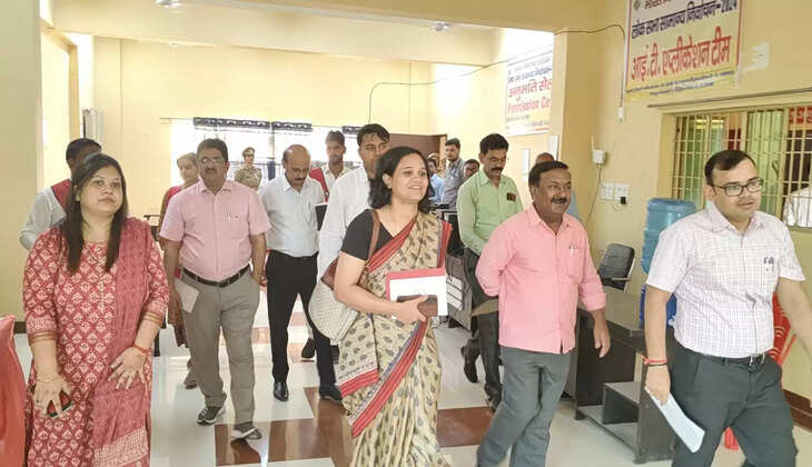 Chanduli News: प्रेक्षक ने ईवीएम स्ट्रांग रूम की सुरक्षा एवं पोलिंग पार्टियों के रवानगी स्थल का&nbsp;निरीक्षण&nbsp;किया