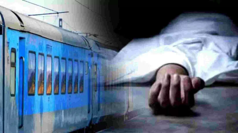 लोहता में ट्रेन से कटकर दो व्यक्ति की मौत
