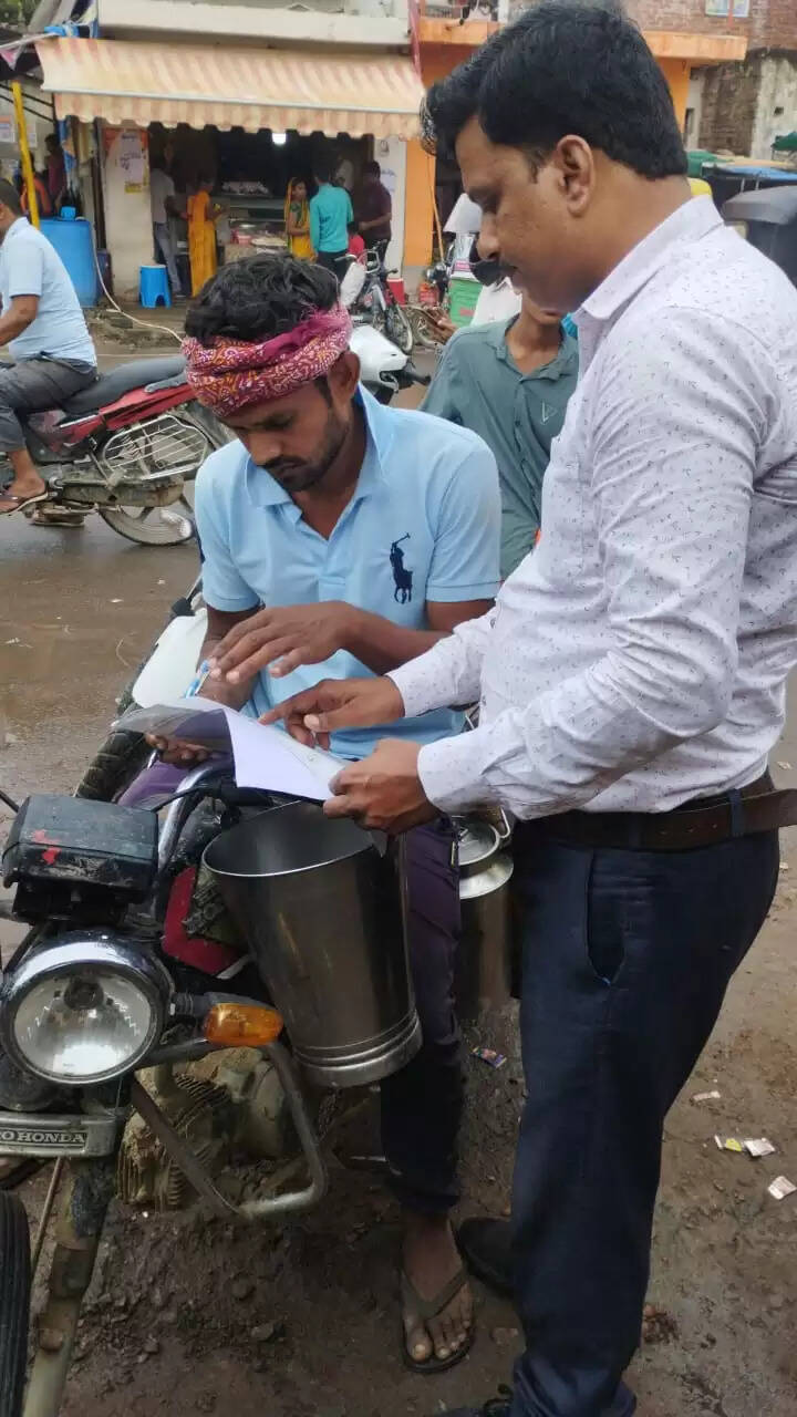 वाराणसी में खाद्य एवं पेय पदार्थों की जांच जारी