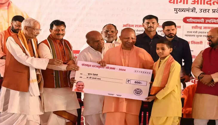 यूपी में संस्कृत को बढ़ावा देने के लिए सीएम योगी ने संस्कृत पढ़ने वाले छात्रों को दी छात्रवृति की सौगात