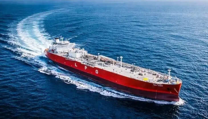 Global Maritime Trade Crisis, Middle East Conflict, US Iran Conflict, Saudi Arabia Houthi Conflict, Red Sea Shipping Crisis, Strait of Hormuz, Bab el Mandeb Strait, Global Oil Supply, Crude Oil Prices, India Oil Imports, Global Supply Chain Disruption, International Shipping Routes, Maritime Security Threat, Global Trade Disruption, Fertilizer Supply Crisis, Fertilizer Prices in India, Impact on Indian Farmers, Rising Agriculture Costs, Global Inflation, Fuel Price Hike, Shipping Costs Increase, International Trade News, India Economy News, Global Economic Crisis, Energy Supply Disruption, Industrial Production Impact, Employment Crisis Risk, Middle East Tensions, Red Sea Crisis Impact on India, Oil and Gas Supply, Agricultural Fertilizer Imports, Global Market Update, Latest Business News, International Economic News