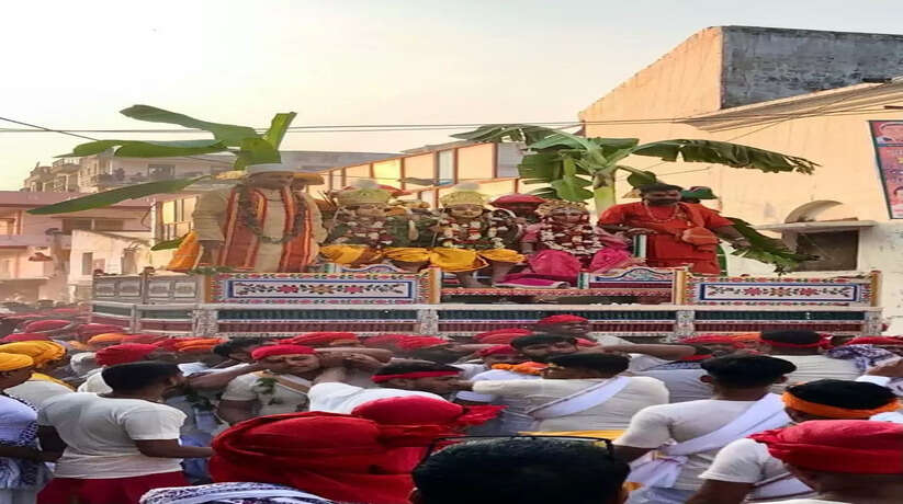 विश्व प्रसिद्ध नाटी इमली भरत मिलाप, उमड़ा आस्थावानो का जन सैलाब