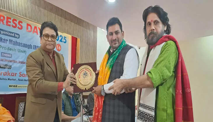 राष्ट्रीय प्रेस दिवस पर पराड़कर भवन में हुआ भव्य सम्मेलन, अंधकार में प्रकाश का प्रतीक है पत्रकारिता : अनूप सारपथी
