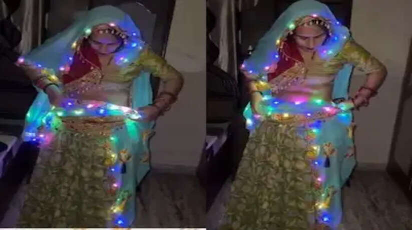 चलती-फिरती दिवाली बन गई महिला, पहनि बिजली वाले कपड़े, जगमगाती रही चुनरी...