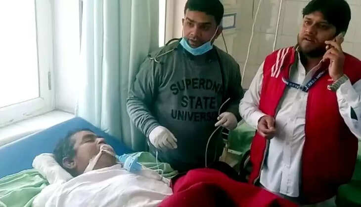 सीएमएस का कहना है कि परिवार के लोगों का भी कहना था कि जिला अस्पताल लाने से पहले और कई अस्पतालों में भी श्रीकेश को मृत घोषित कर दिया गया था. ऐसे मामले बहुत रेयर होते हैं. ऐसे मामलों में जब कभी-कभी व्यक्ति को चोट लगती है और उसको दवाइयां दी जाती है तो उनका असर बहुत देर बाद देखने को मिलता है. उस समय ऐसा महसूस होता है कि व्यक्ति की मौत हो चुकी है. इस केस में भी यही हुआ है और दवाइयों का असर बहुत देर के बाद हुआ, शायद इसकी वजह से एक बार फिर से उसकी सांस चलने लगी है,Live TV