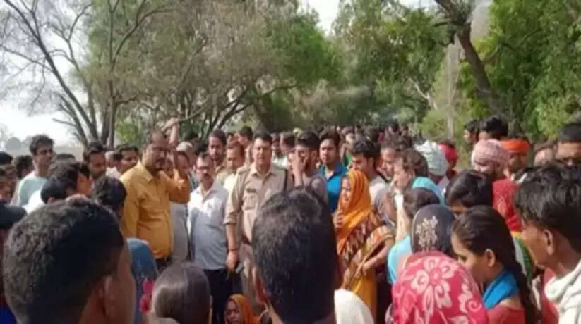 चुनार में घर से स्कूल जा रही साइकिल सवार छात्रा की ट्रैक्टर से कुचलकर मौत