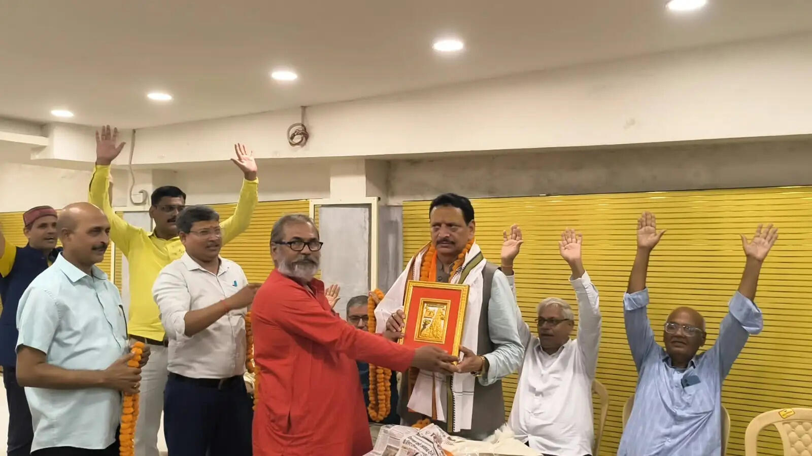 विधिवत पूजन के बाद मुख्य अतिथि श्री नागेश्वर सिंह, श्री प्रभास झा एवं श्री गणेश शास्त्री तथा विशिष्ट अतिथि डॉ. बुद्ध सागर अवस्थी एवं श्री विनोद शंकर पांडेय का सम्मान एवं उद्बोधन हुआ। वक्ताओं ने शिक्षक हितों, अधिकारों और सम्मान की रक्षा के लिए मजबूत एवं संघर्षशील नेतृत्व की आवश्यकता पर जोर दिया।