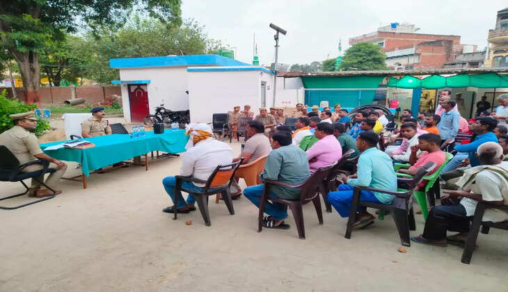 Varanasi News:&nbsp;पुलिस उपायुक्त गोमती ज़ोन द्वारा आगामी त्यौहारों नवरात्रि, दुर्गा पूजा, रामलीला व दशहरा के दृष्टिगत थाना परिसर मिर्जामुराद में &nbsp;पीस कमेटी की मीटिंग का किया गया आयोजन