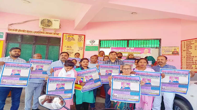 परिषदीय विद्यालयों में निरीक्षण हेतु गठित टास्कफोर्स ने किया बीआरसी का निरीक्षण  रिपोर्टर:-अश्वनी कुमार           सहजनवा गोरखपुर:- परिषदीय विद्यालयों की सर्वभौमिक विकास के सत्यापन हेतु महानिदेशक बेसिक शिक्षा उत्तर प्रदेश द्वारा गठित टास्क फोर्स की टीम ने शुक्रवार को ब्लॉक सहजनवा के प्राथमिक विद्यालय केशवपुर तथा बीआरसी सहजनवा का निरीक्षण किया टीम के द्वारा सबसे पहले प्राथमिक विद्यालय केशवपुर के कक्षा 1 से 5 तक के बच्चों की भाषा गणित की शैक्षिक गुणवत्ता व समग्र विद्यालय अभिलेखों का जांच किया, इस दौरान शिक्षक डायरी, शिक्षण योजना ,शैक्षणिक कार्यों में दीक्षा एप का प्रयोग, विद्यालय हेतु कार्ययोजना आदि की जांच किया।   दोपहर बाद टास्क टीम ने बीआरसी सहज़नवा का निरीक्षण किया इस दौरान सालभर से संचालित प्रशिक्षण,कायाकल्प, समस्त भौतिक संसाधनों व ब्यवहारिक पत्रावली का निरीक्षण किया। इस दौरान खण्ड शिक्षा अधिकारी, समस्त ऐआरपी,और समस्त कर्मचारी उपस्थित रहे।   जांच टीम द्वारा विदयालय के शैक्षिणक गुडवत्ता एवम ब्लाक संसाधन केंद्र द्वारा प्रस्तुत ब्यवहारिक पत्रावलियों के अवलोकन के बाद स्थित सन्तोषजनक पाई। इस मौके पर खंड शिक्षा अधिकारी सुभाष गुप्ता, ए आर पी अखिलेश दीक्षित, शिक्षक संकुल दिग्विजय सिंह, और समस्त अध्यापक उपस्थित रहे।