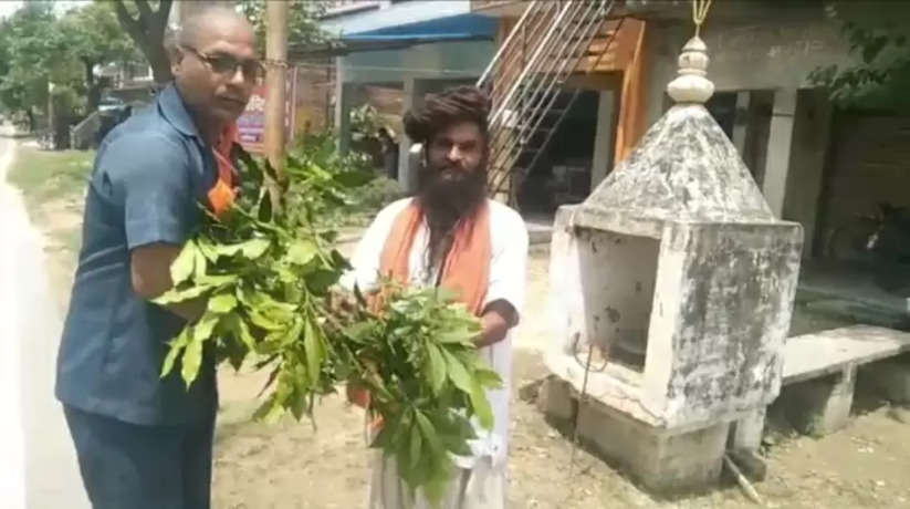 Ayodhya News: समाजसेवी भारत देश की दुनिया को घूम कर सभी धार्मिक स्थलों का दर्शन कर अपना एक आश्रम(आवास का कराया निर्माण *बरसों पूर्व बने मकान को मीडिया को सोंप