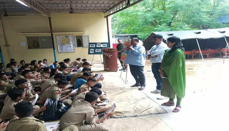 वाराणसी में NCC छात्रों को 'तम्बाकू मुक्त युवा अभियान' के लिए किया गया जागरूक